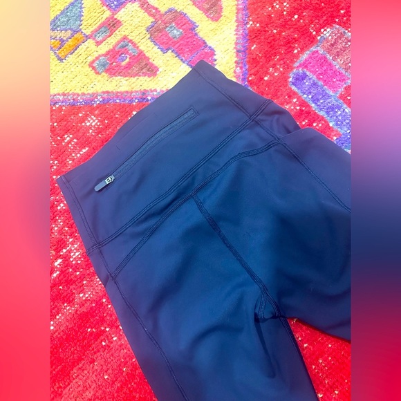 LULULEMON navy with mesh cut out leggings sz 2 - Picture 7 of 10